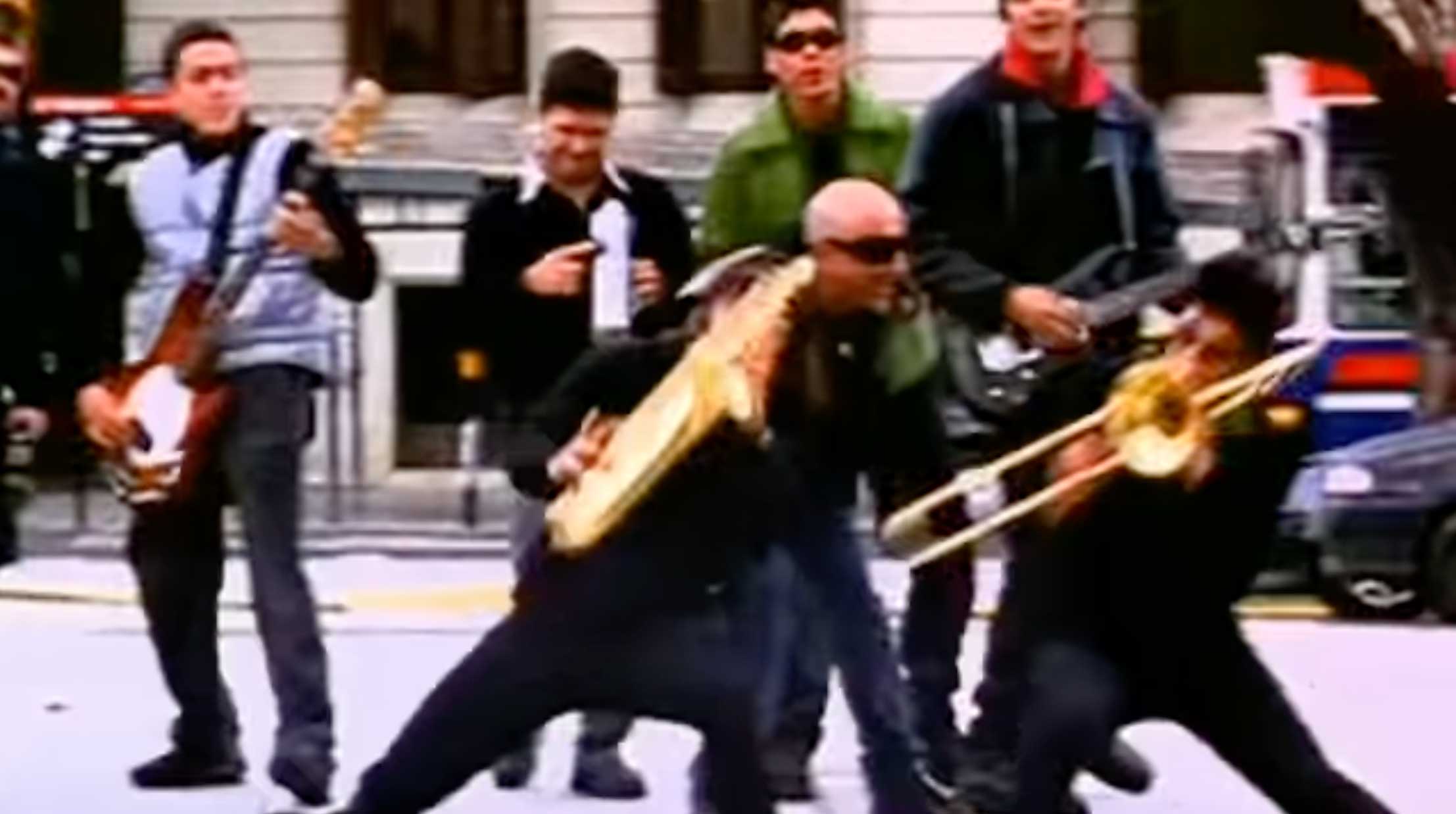 Baila para mi, La Mosca